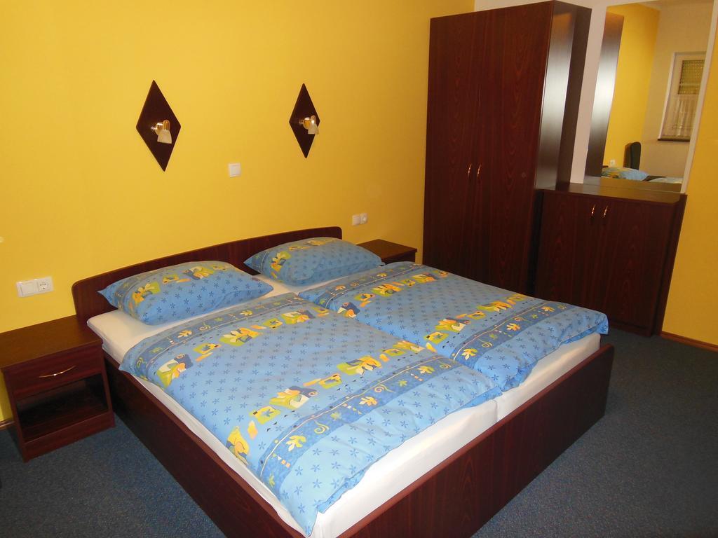 Hotel Pri Belokranjcu Novo Mesto Ruang foto