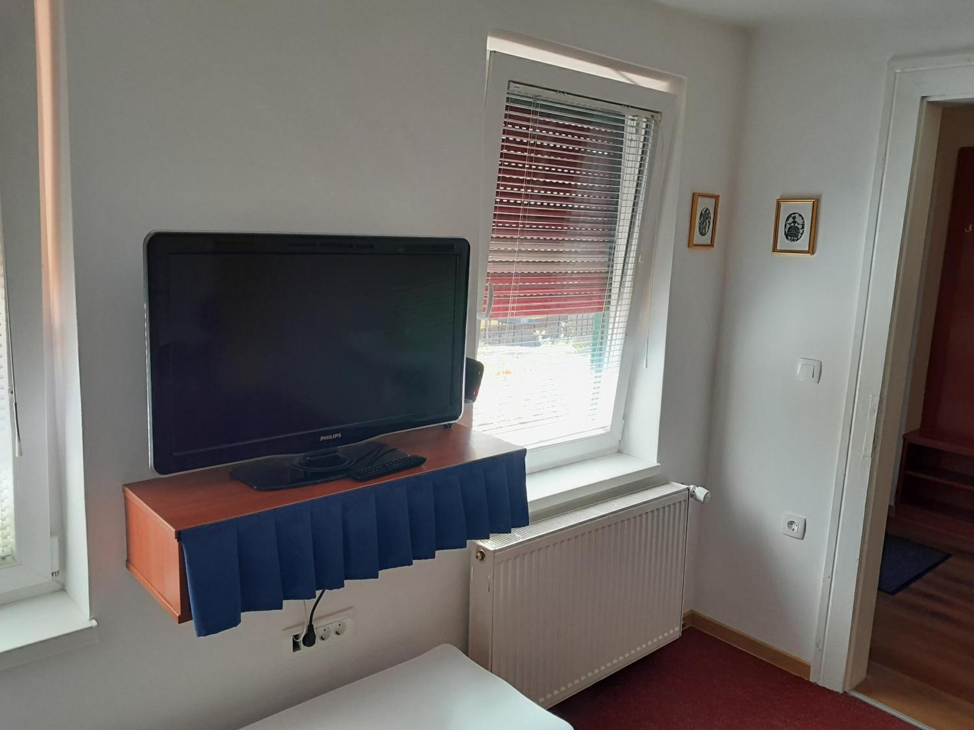 Hotel Pri Belokranjcu Novo Mesto Bagian luar foto