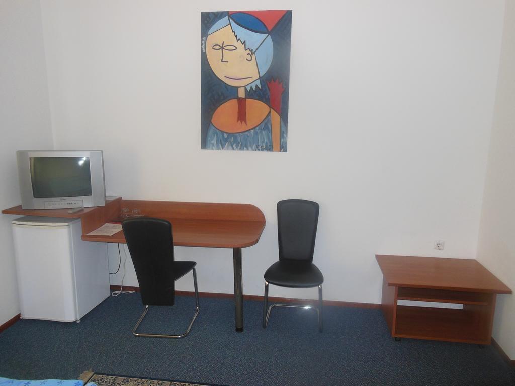 Hotel Pri Belokranjcu Novo Mesto Ruang foto