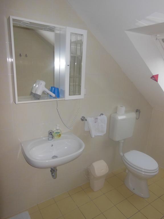 Hotel Pri Belokranjcu Novo Mesto Ruang foto