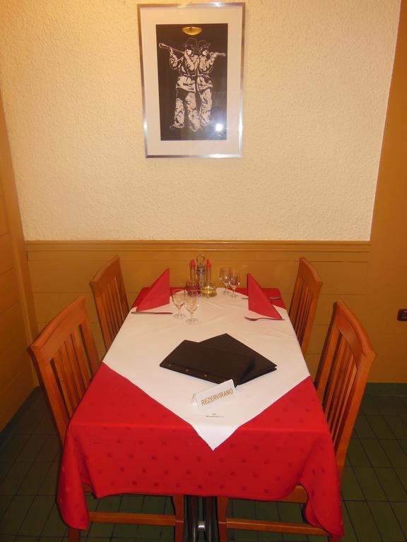 Hotel Pri Belokranjcu Novo Mesto Bagian luar foto