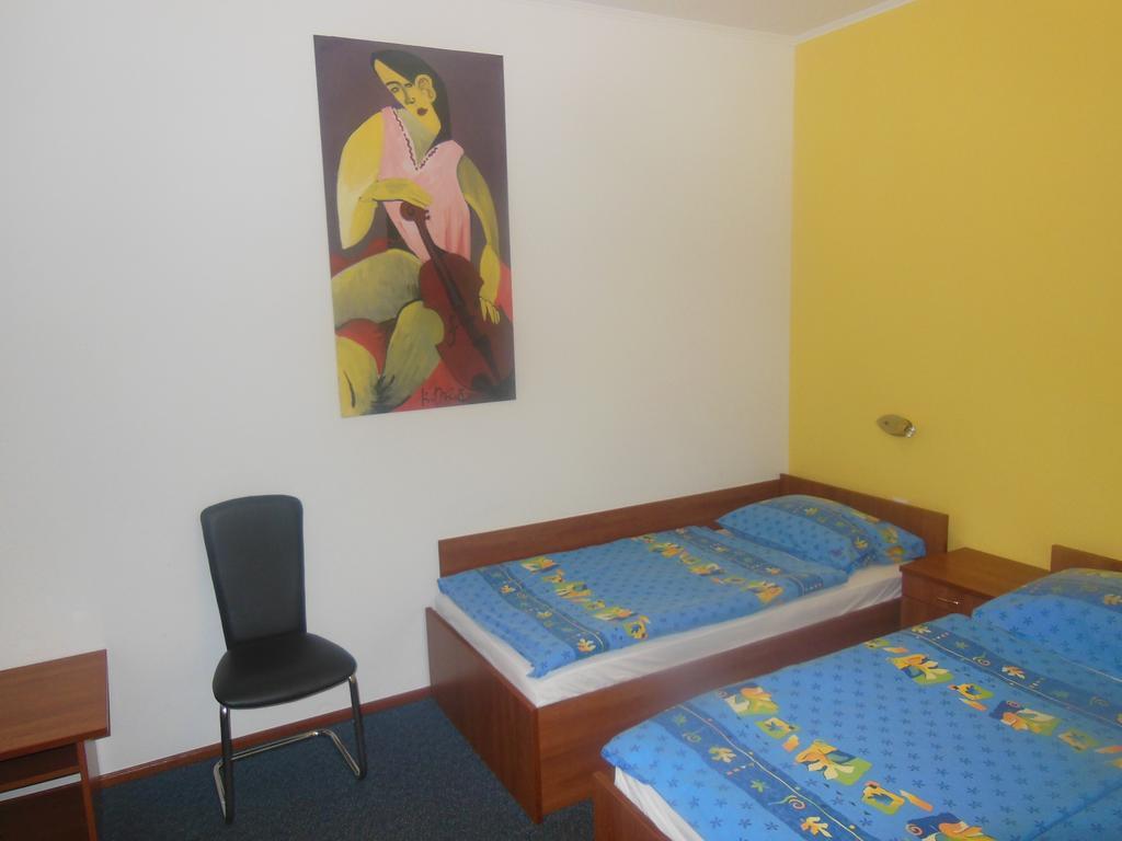 Hotel Pri Belokranjcu Novo Mesto Ruang foto