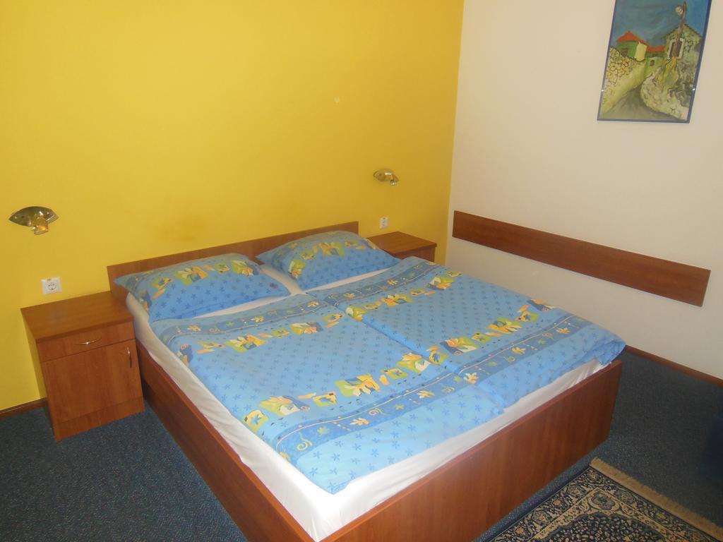 Hotel Pri Belokranjcu Novo Mesto Ruang foto